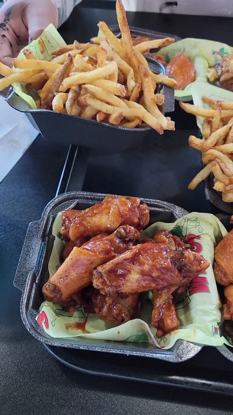 13 Arizona Restaurants Known For Their Mouthwatering Fried Chicken 6 ATL Wings Roosevelt Row - Phoenix, Arizona