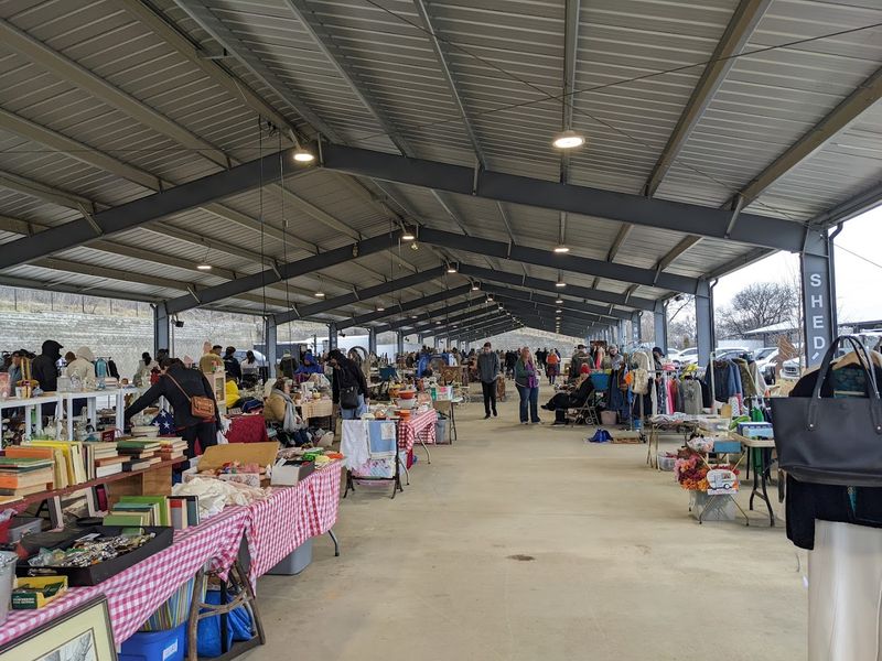 A huge Tennessee flea market filled with rare finds at very low prices 14 Tips for First-Time Visitors