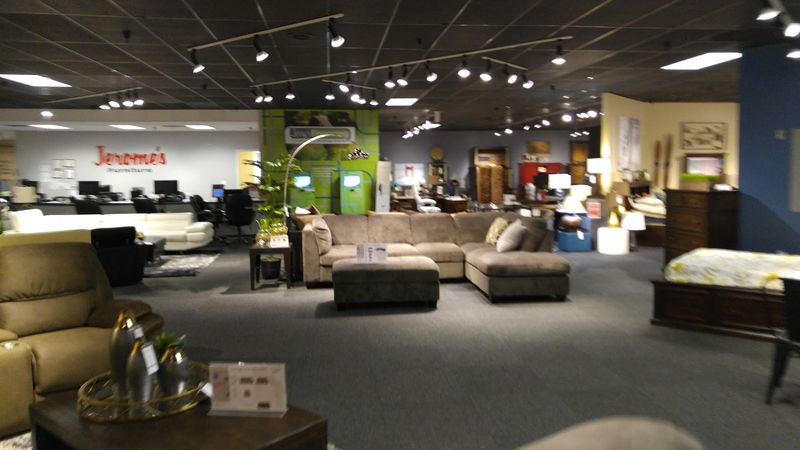 Jerome's Furniture & Mattress Store - Torrance, California