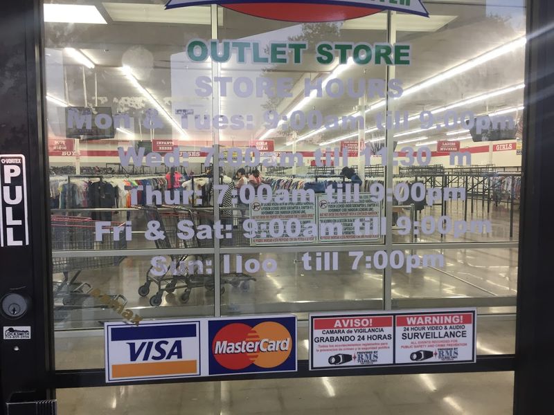 Store Hours and the Best Times to Visit