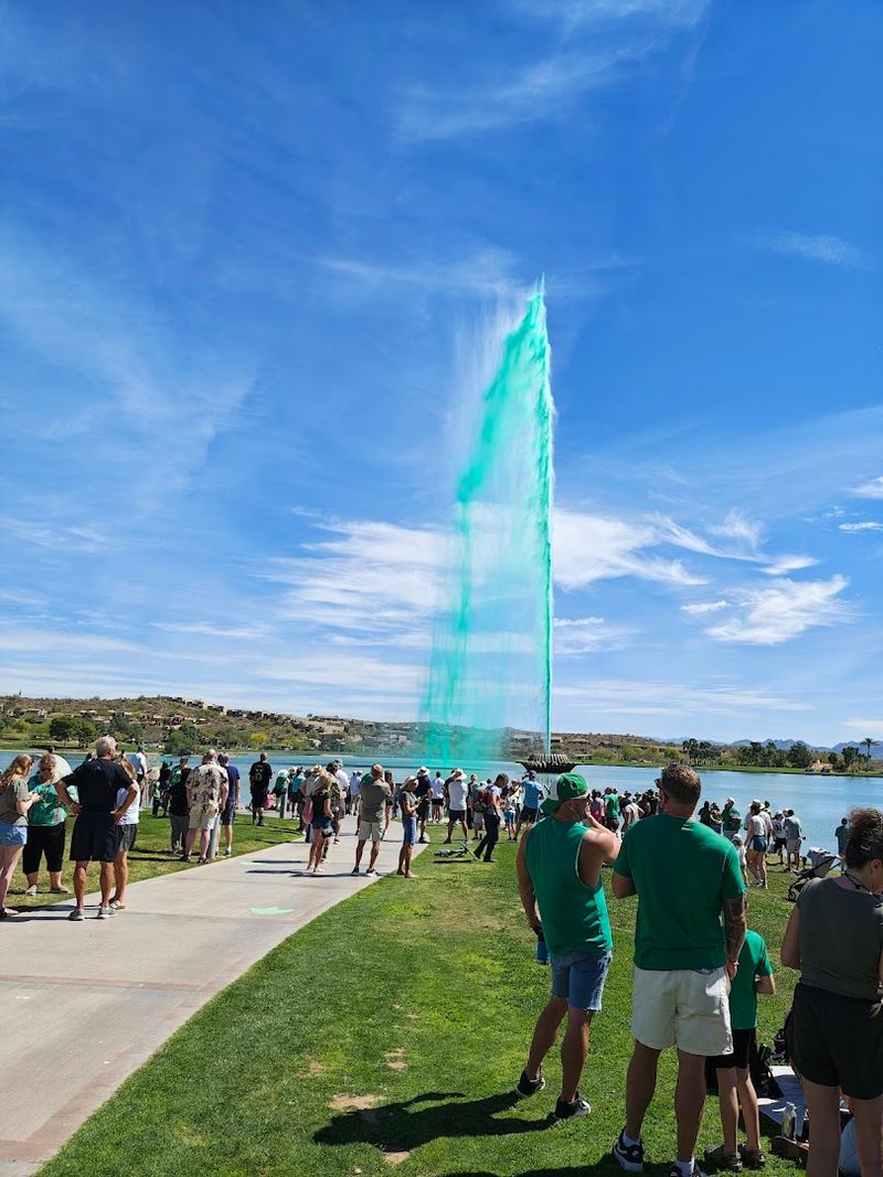 This famous Arizona fountain is an incredible sight you can enjoy for free 4 The Lakeside Walking Path