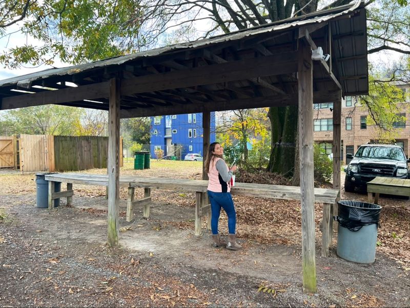 No Seating, No Problem: The Outdoor Eating Experience