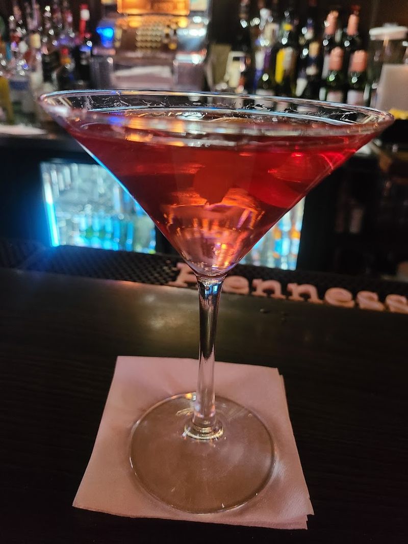 This Illinois Restaurant Is Known For Its Incredible French Onion Soup 7 Signature Martinis That Hit the Spot