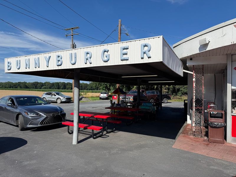 Retro Atmosphere and Picnic Table Seating