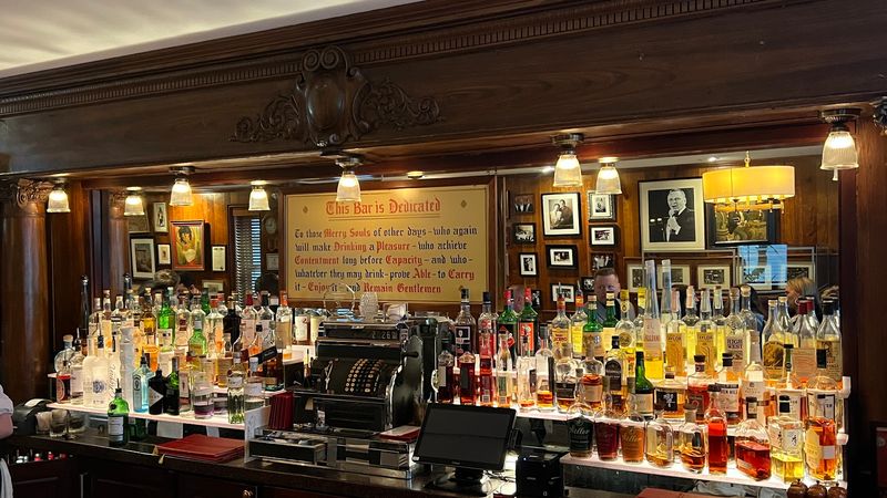 Old-School Chicago Atmosphere Unlike Anywhere Else