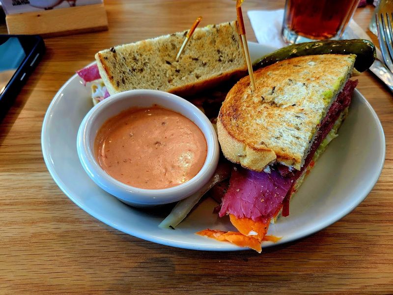 The Classic Reuben That Keeps People Coming Back