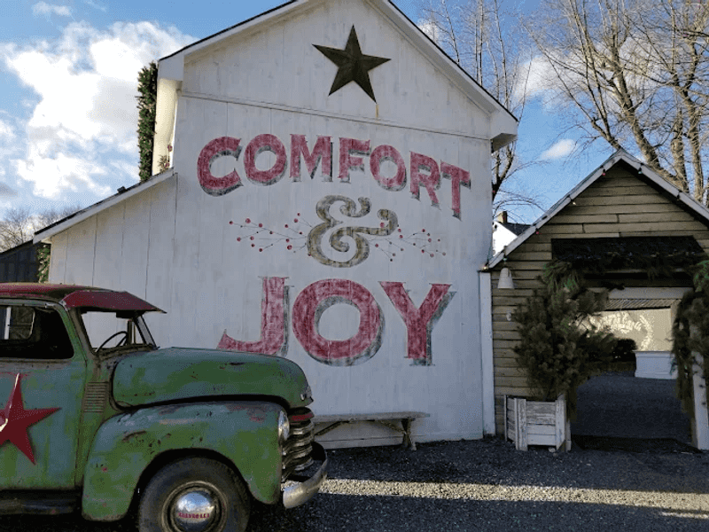 Food Trucks and Refreshments to Fuel Your Shopping