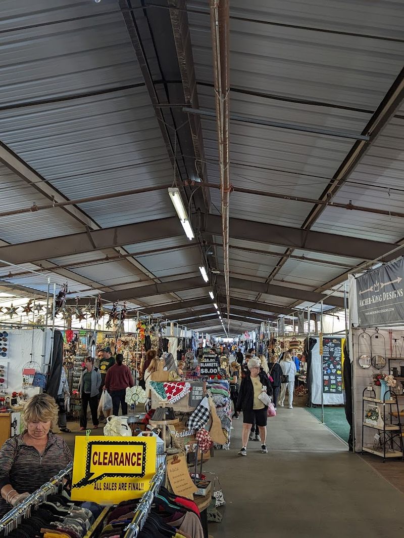 This huge Arizona flea market is known for its incredibly low prices 5 Unbeatable Prices That Bargain Hunters Love