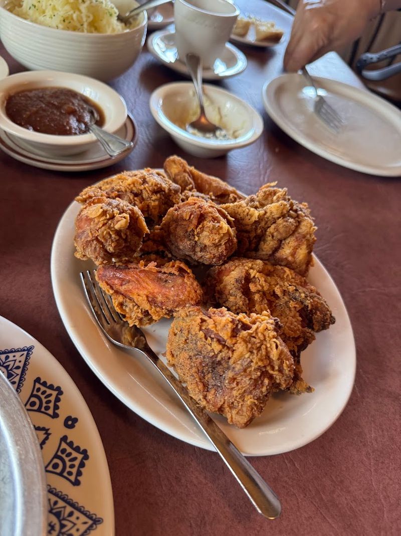 Nashville Hot Chicken Sundays Are a Game-Changer