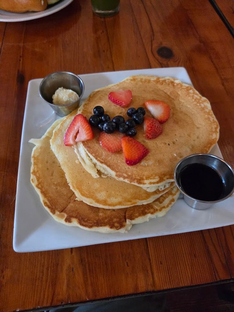 This Hole-In-The-Wall Restaurant In North Carolina Draws Visitors From All Over 9 Pancakes and Brunch Plates That Bring Families Together