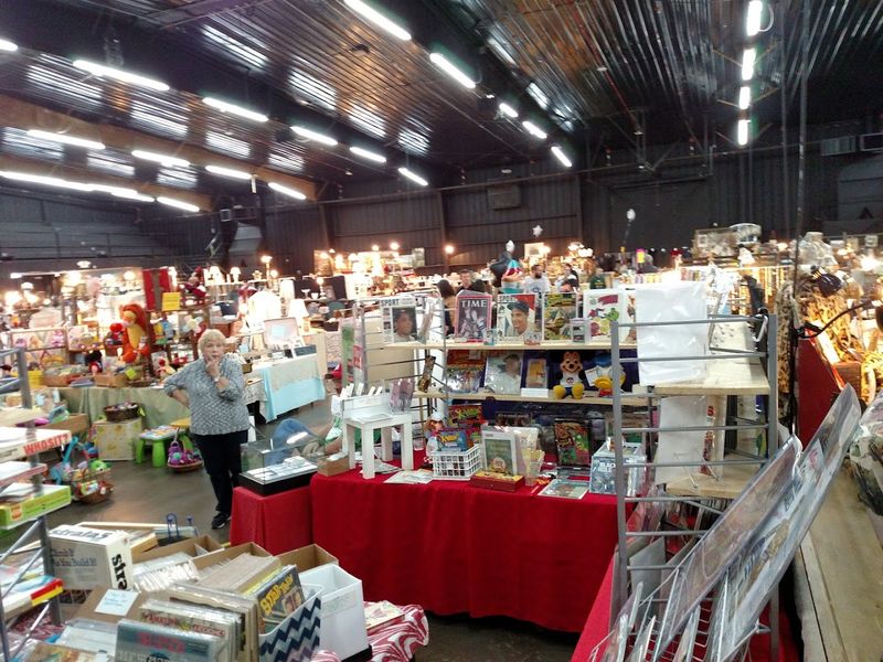 A huge Tennessee flea market filled with rare finds at very low prices 11 Indoor vs Outdoor Shopping Spaces