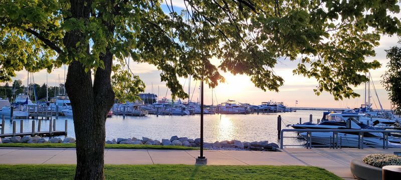 This Michigan Lakeside Town Is Known For Its Calm And Stress-Free Atmosphere 10 Peaceful Waterfront Dining Experiences