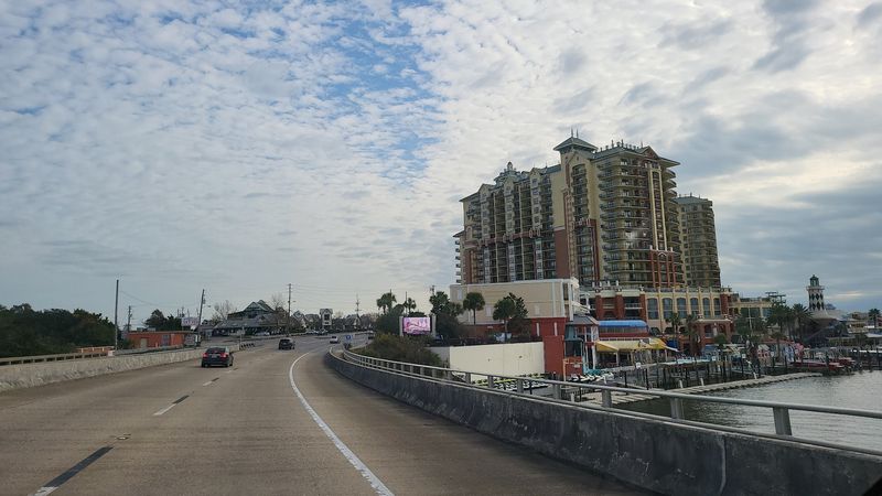 16 Florida Cities Where the Food Scene Is Just as Good as the Beaches 14 Destin, Florida