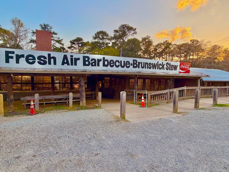 This Simple Georgia Restaurant Is Known For Serving Some Of The Best Barbecue In America 13 Why Fresh Air Barbecue Belongs on Your Georgia Road Trip
