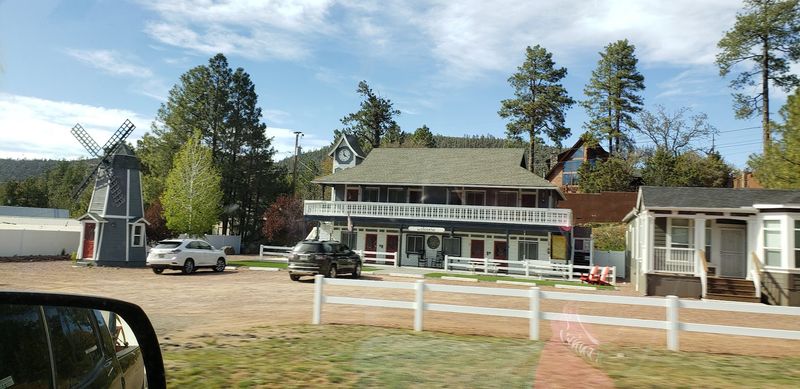 18 Beautiful Arizona Mountain Towns Where Life Moves Slower And Costs Less 9 Strawberry - Arizona