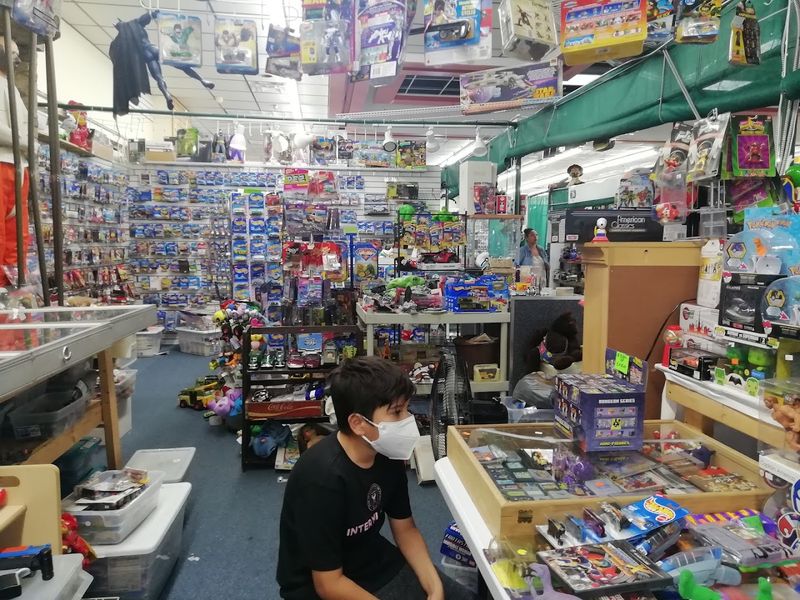 This huge Florida flea market is where $35 stretches surprisingly far 13 Candles, Toys, and Cookware for Everyday Needs