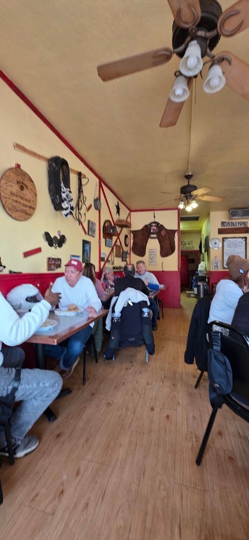 Western-Style Atmosphere and Decor