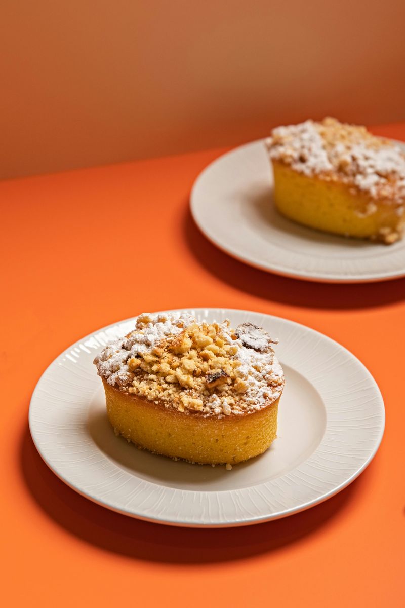 20 Foods People Pretend They’ve Moved On From - But One Bite Says Otherwise 11 Snack cakes