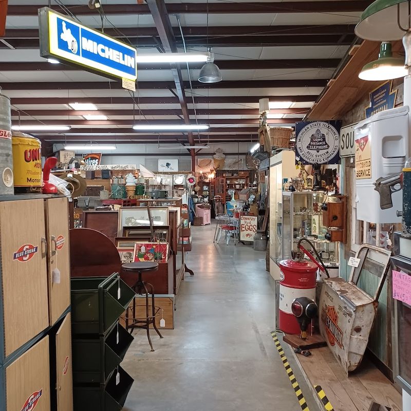 Store Hours and Best Times to Visit