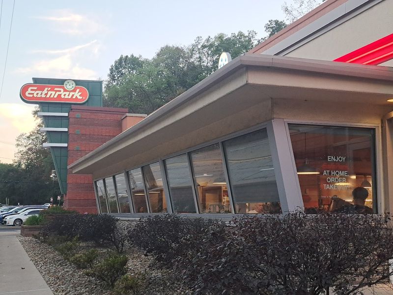 15 Pennsylvania Diners and Fast Food Spots That Still Serve Up Classic American Favorites 6 Eat'n Park - Pittsburgh, Pennsylvania