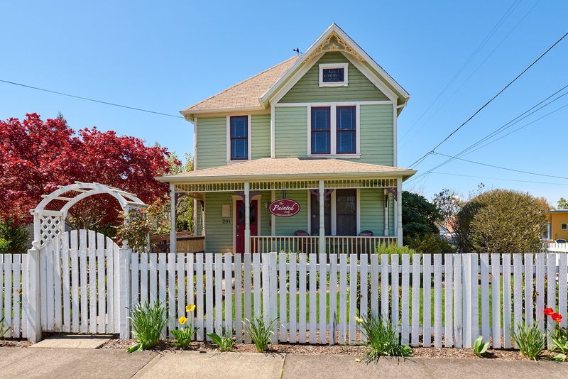 The Painted Lady - Newberg, Oregon