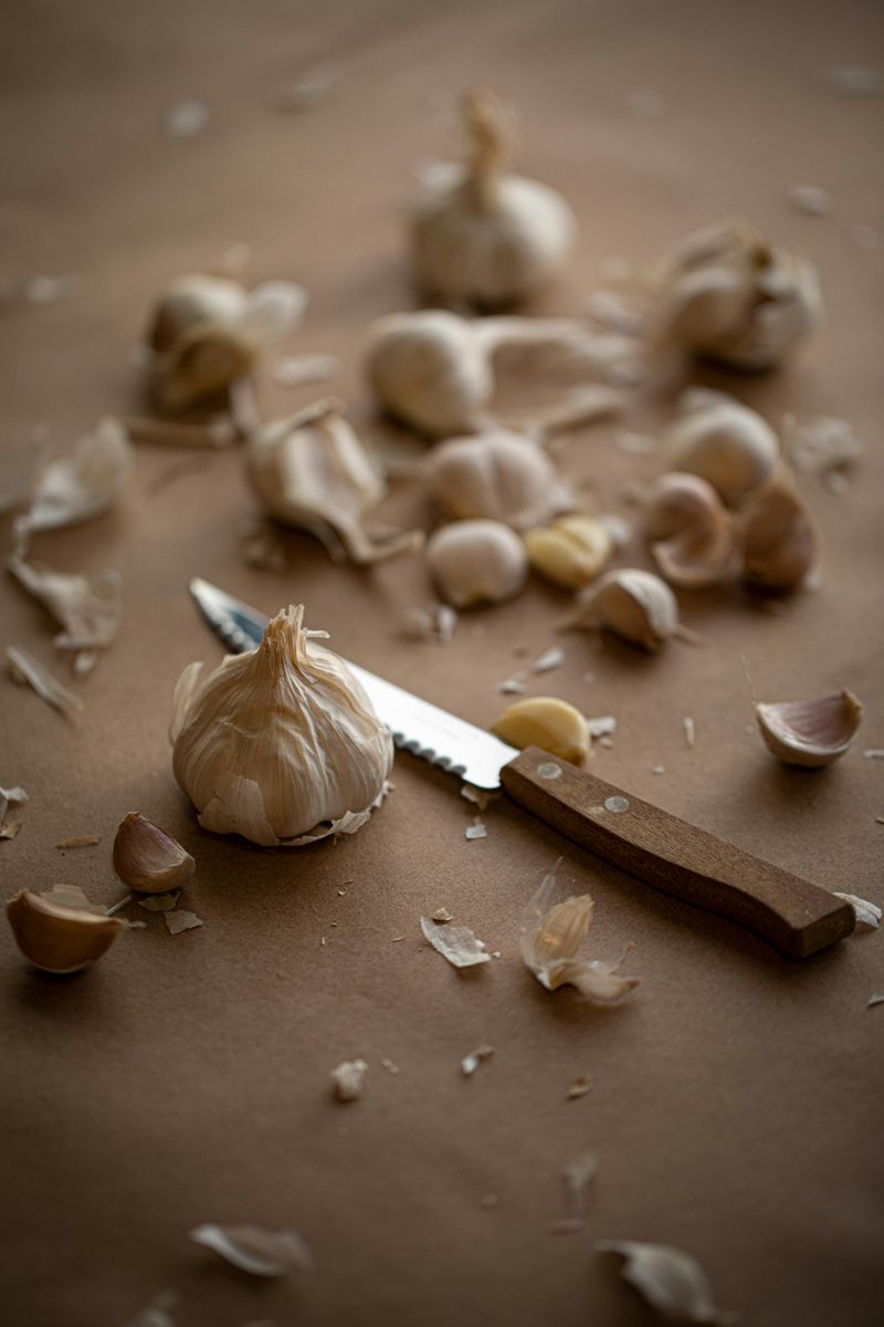 20 Foods That Can Be Surprisingly Hard on Digestion After 40 6 Garlic