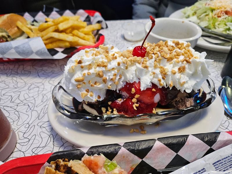 This Tennessee Restaurant Is Known for Its Incredible Banana Splits 14 A Pigeon Forge Tradition Worth Returning To