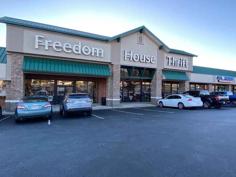 Convenient Hours and Easy-to-Find Location