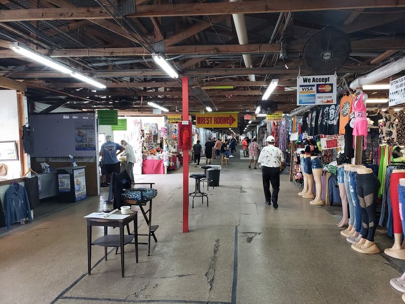 14 huge flea markets in Florida filled with endless treasures 6 Daytona Flea & Farmers Market - Daytona Beach, Florida