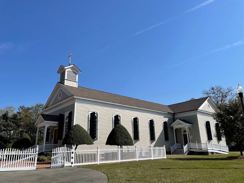 A Tight-Knit Community Where Neighbors Still Wave