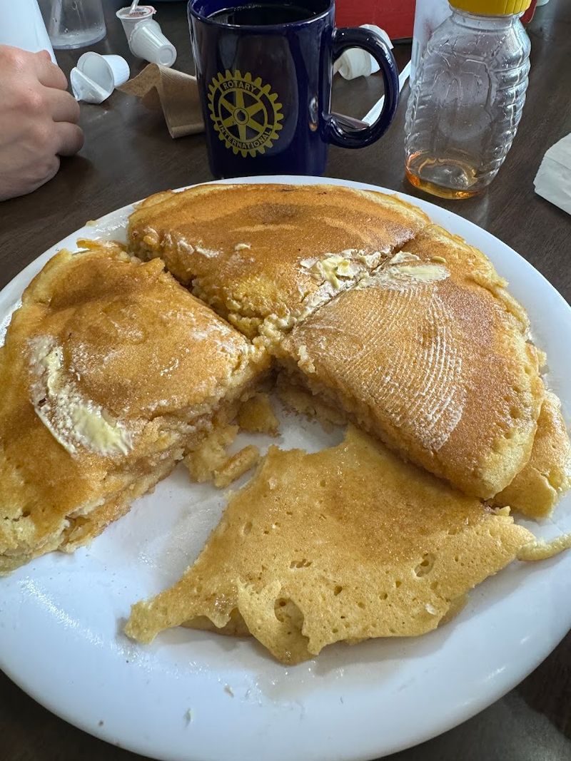 Fluffy Pancakes That Are Larger Than Expected