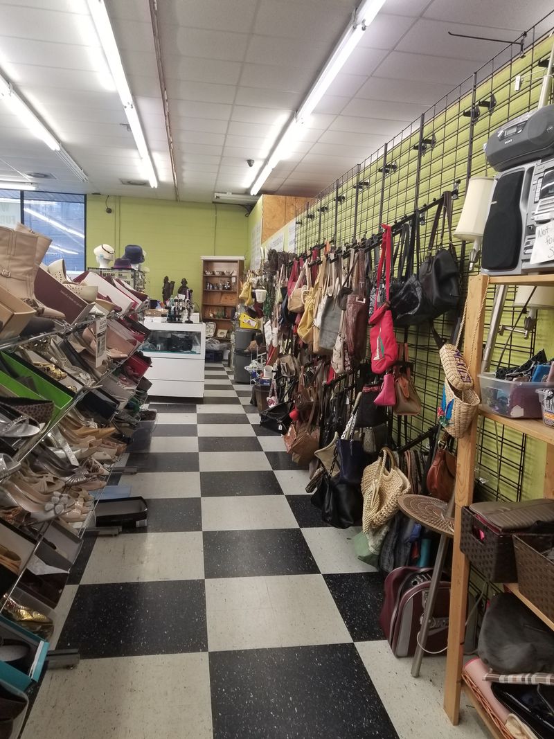 Clothing Deals That Beat the Competition