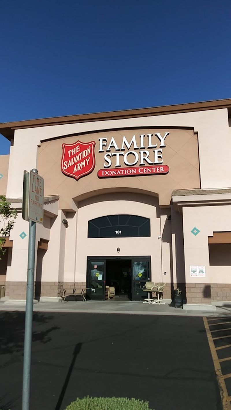 Convenient Hours and Easy Phoenix Location