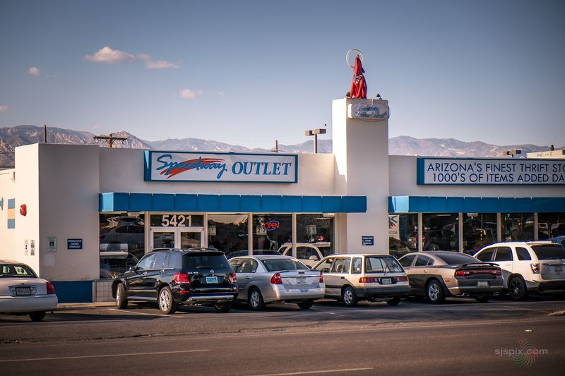 Speedway Outlet - Tucson, Arizona