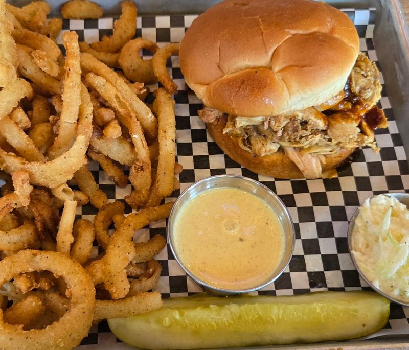 Three Li'l Pigs Barbeque - Daleville, Virginia