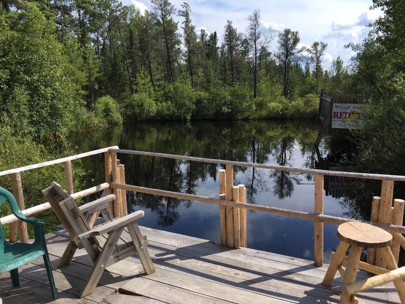 A Riverside Setting That Steals the Show