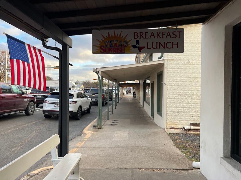 Location and Hours: Easy to Find, Worth the Walk