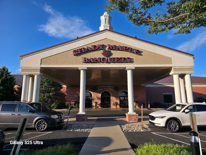 Shady Maple Smorgasbord - East Earl, Pennsylvania