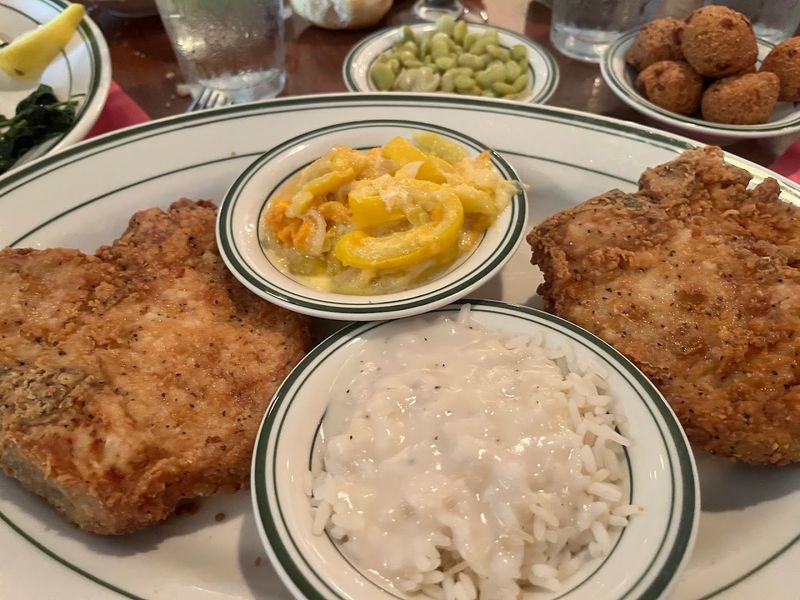 Perfect for Large Groups and Family Dinners