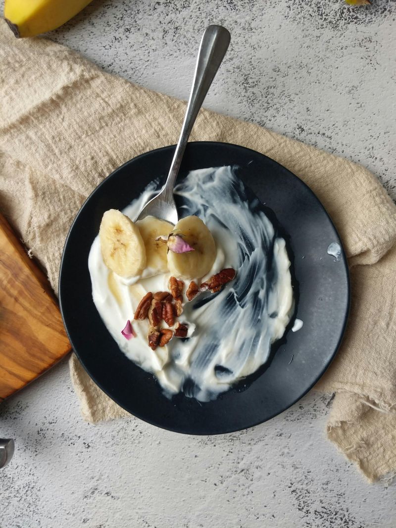 Skyr with sliced banana