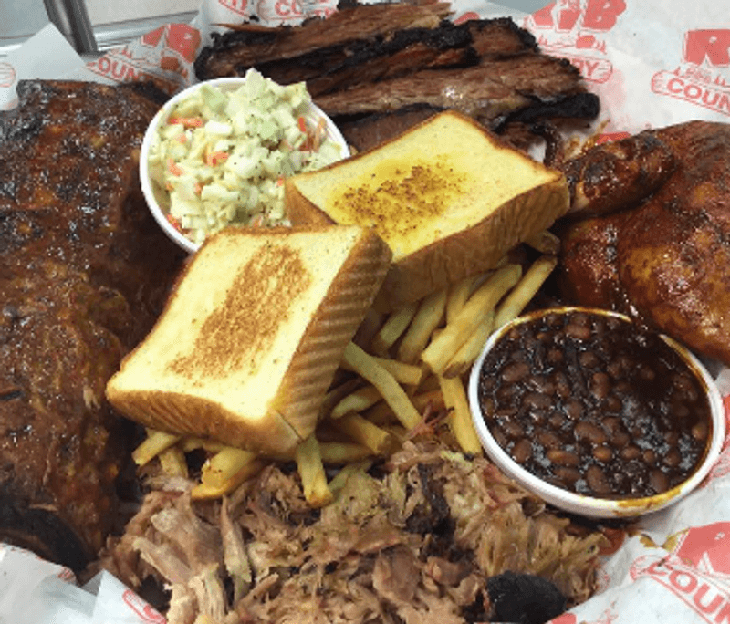 Pulled Pork Plates Packed With Smoky Flavor