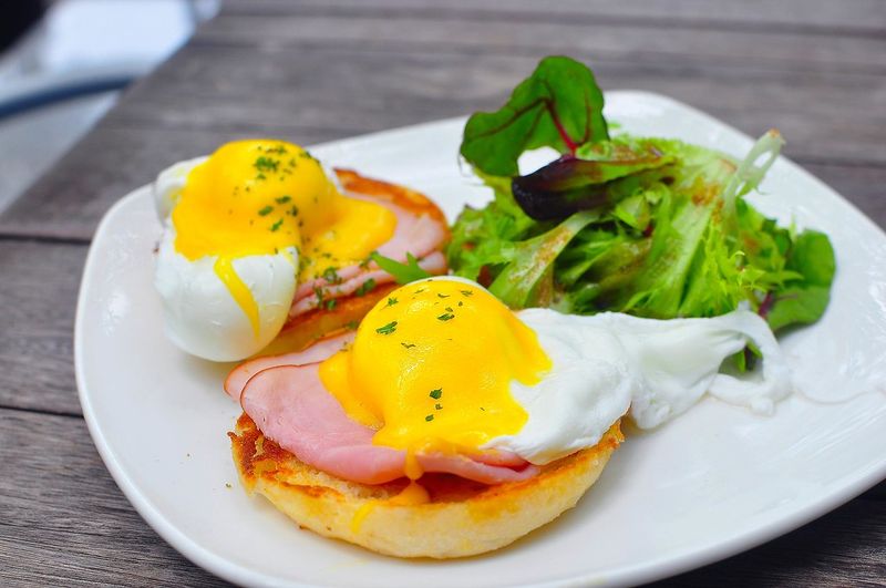 23 Classic Breakfasts We Don't Appreciate Enough Anymore 9 Eggs Benedict