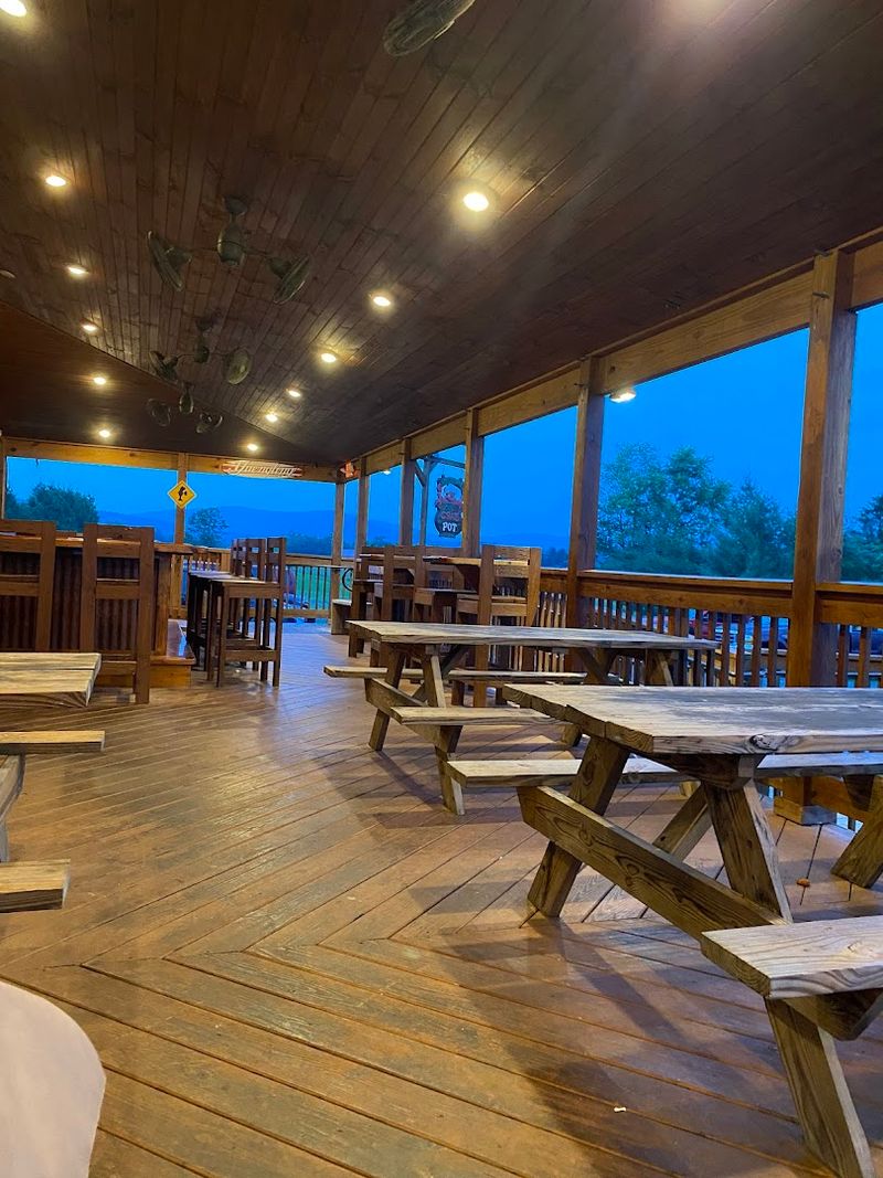 Accommodating Large Groups Without Breaking a Sweat