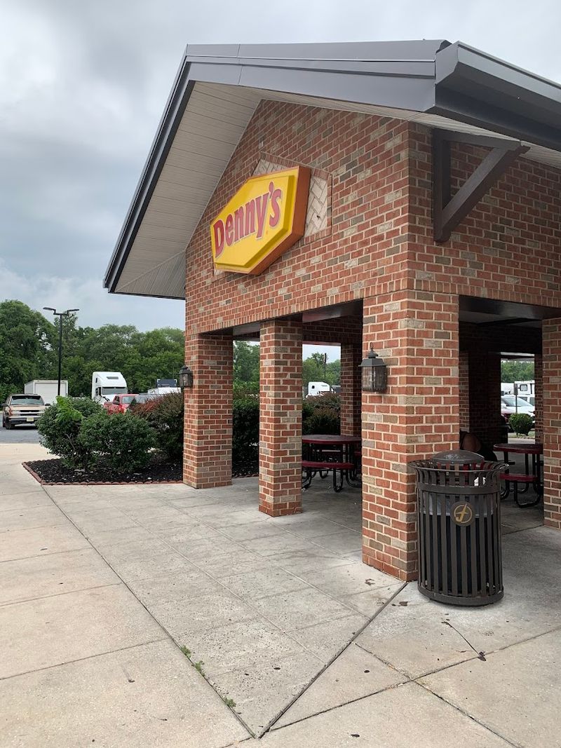15 Pennsylvania Diners and Fast Food Spots That Still Serve Up Classic American Favorites 11 Denny's - Carlisle, Pennsylvania