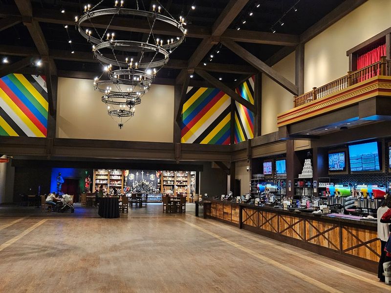 Drinks, Cocktails, and a Full Bar to Enhance the Experience