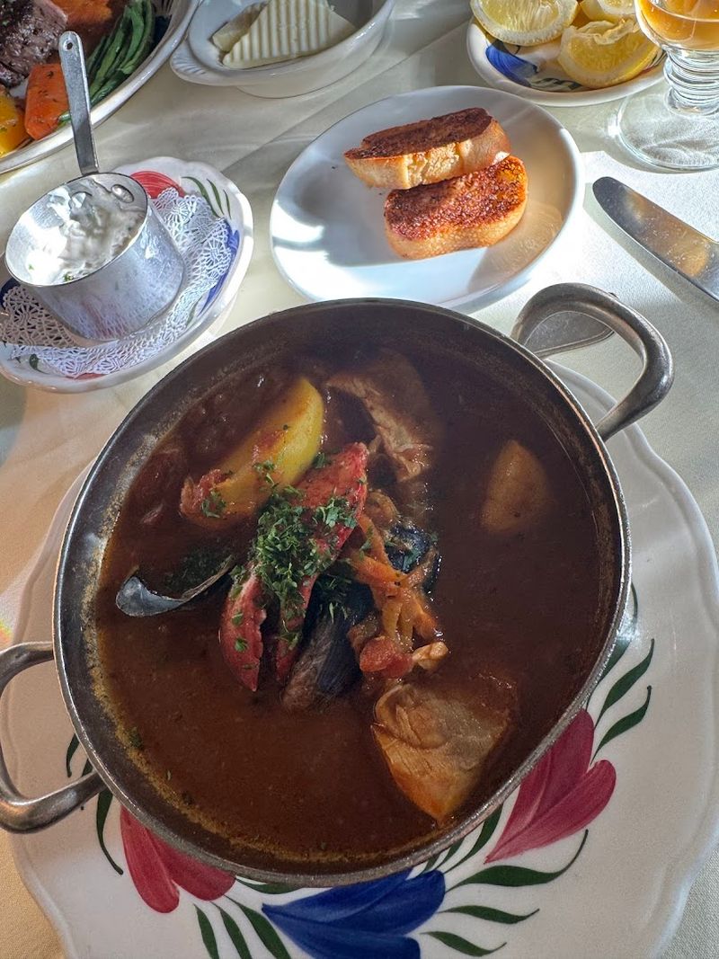 This Hidden Restaurant In Virginia Serves French Onion Soup That's Worth Every Mile 12 Lobster Bisque and Bouillabaisse Worth Ordering Twice