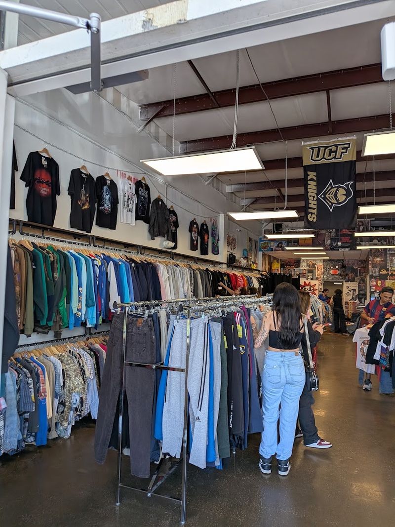 Szyn Thrift + Vintage Orlando - Orlando, Florida