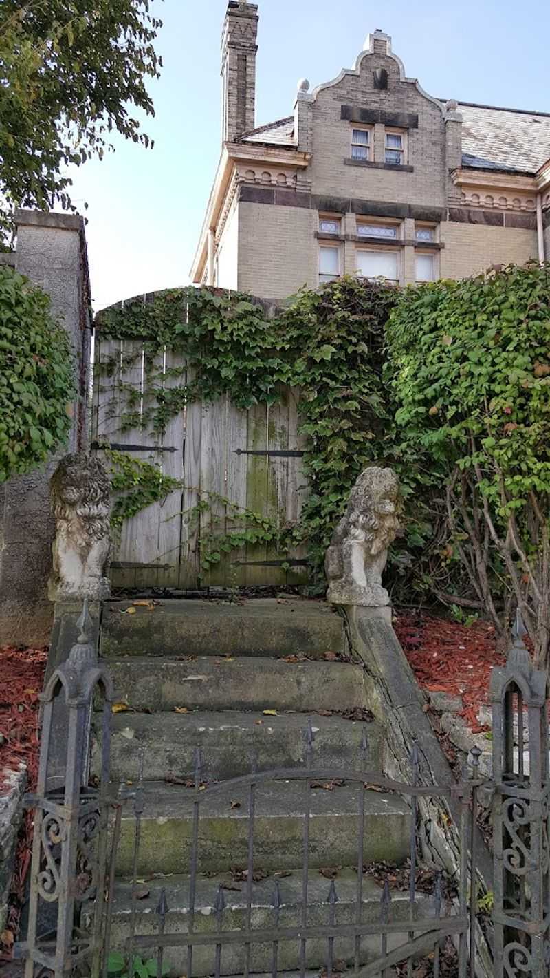 A Garden and Pond That Feel Like a Secret Retreat