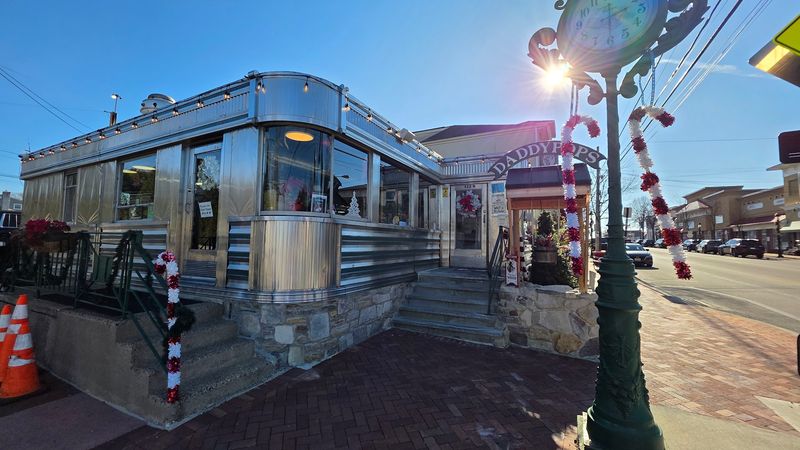 Creamed Chipped Beef and Biscuits Worth Writing Home About