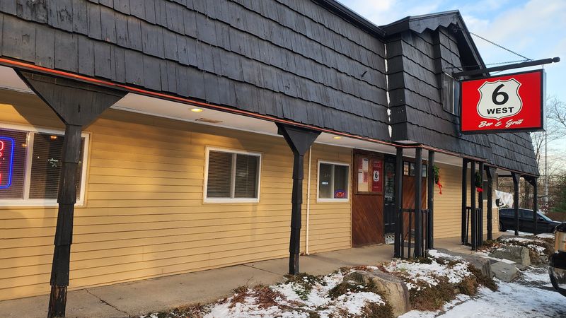 6 West Bar and Grill - Shohola, Pennsylvania